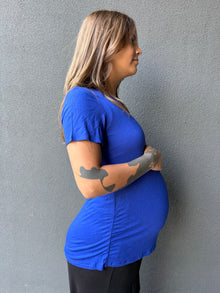 Polera maternal Mom azul rey