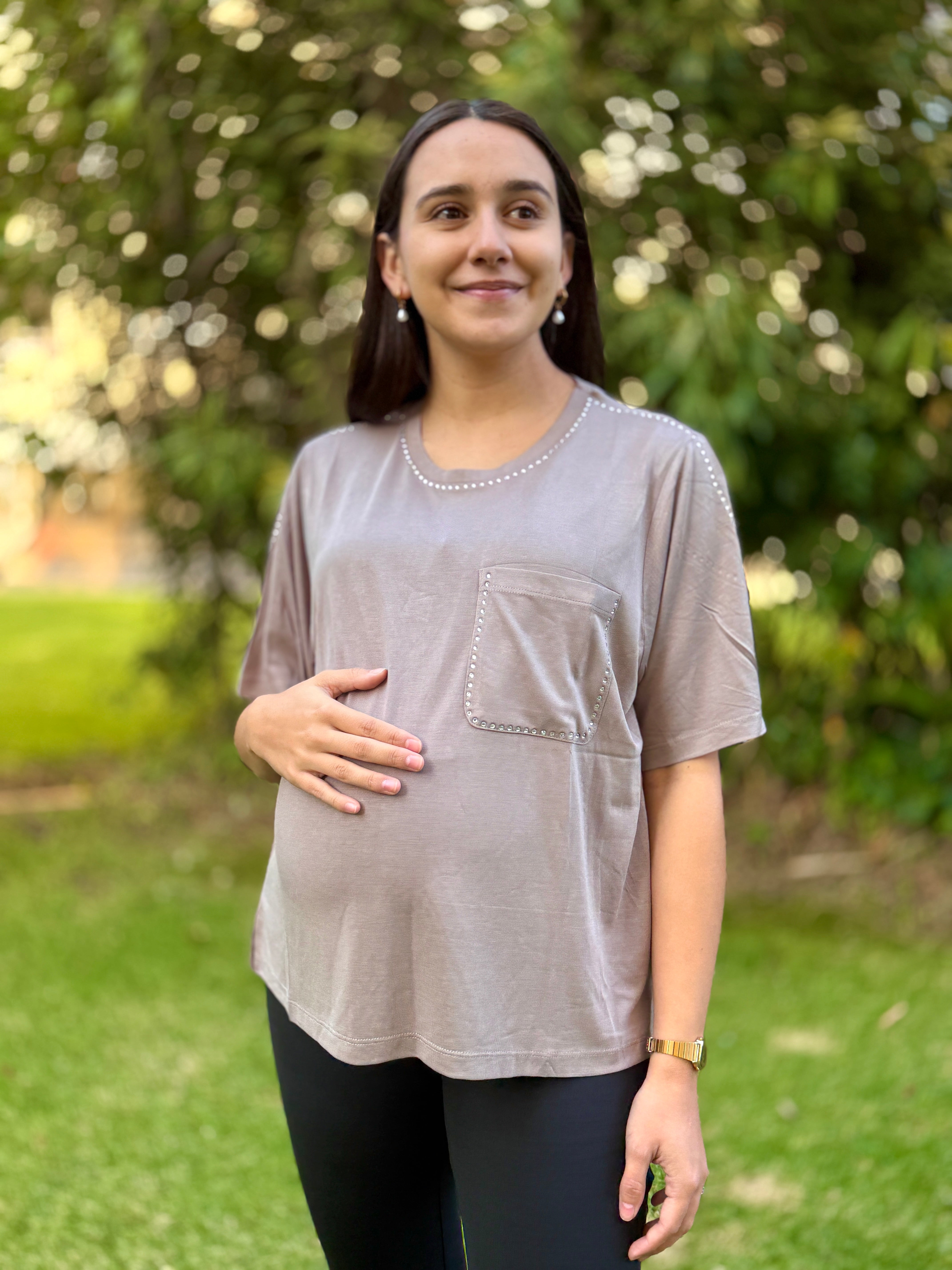 Polera maternal Zúrich con strass, arena Imagen principal del producto