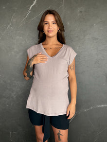 Polera maternal cuello V Atenas Taupe