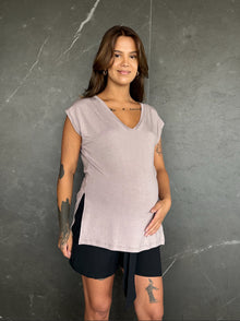 Polera maternal cuello V Atenas Taupe
