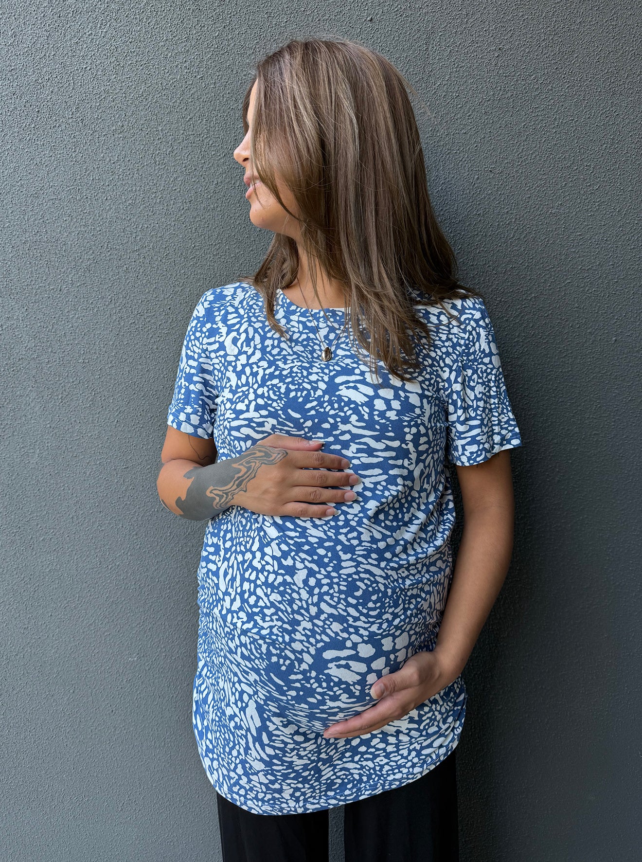 Polera maternal Mom estampado celeste Imagen secundaria del producto