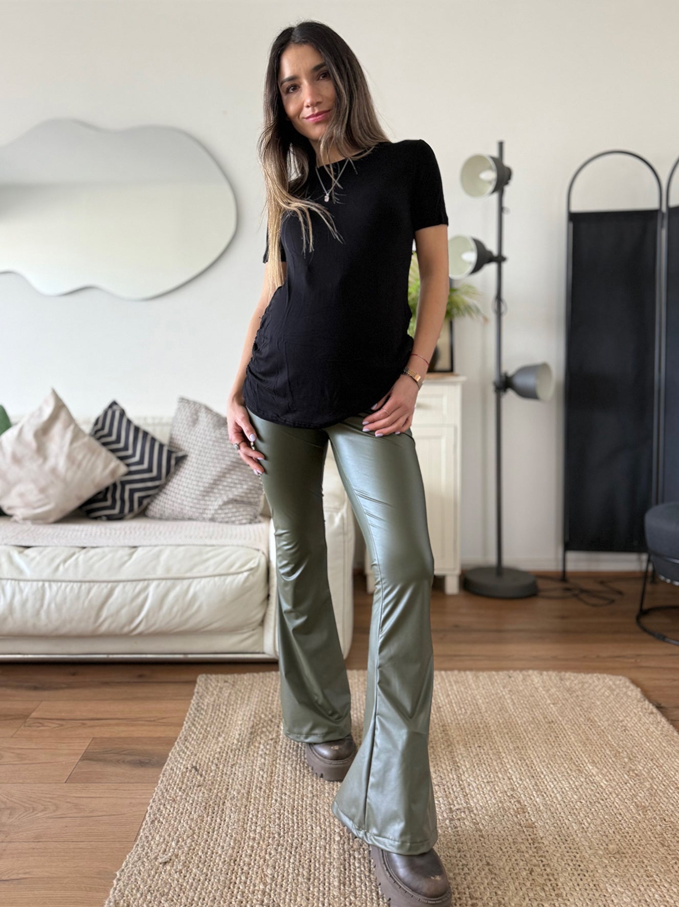 Pantalón maternal Siena, flare engomado verde olivo - Trenda  Imagen principal del producto