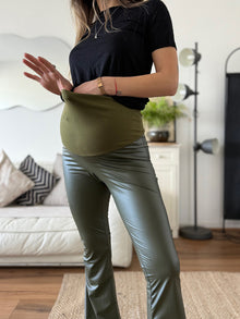 Pantalón maternal Siena, flare engomado verde olivo - Trenda 