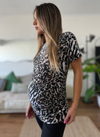 Polera maternal Mom estampado negro - Trenda 