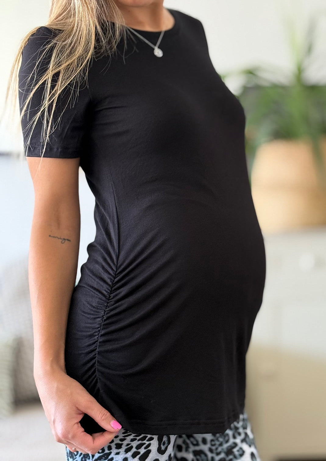 Polera maternal Mom negra - Trenda  Imagen principal del producto