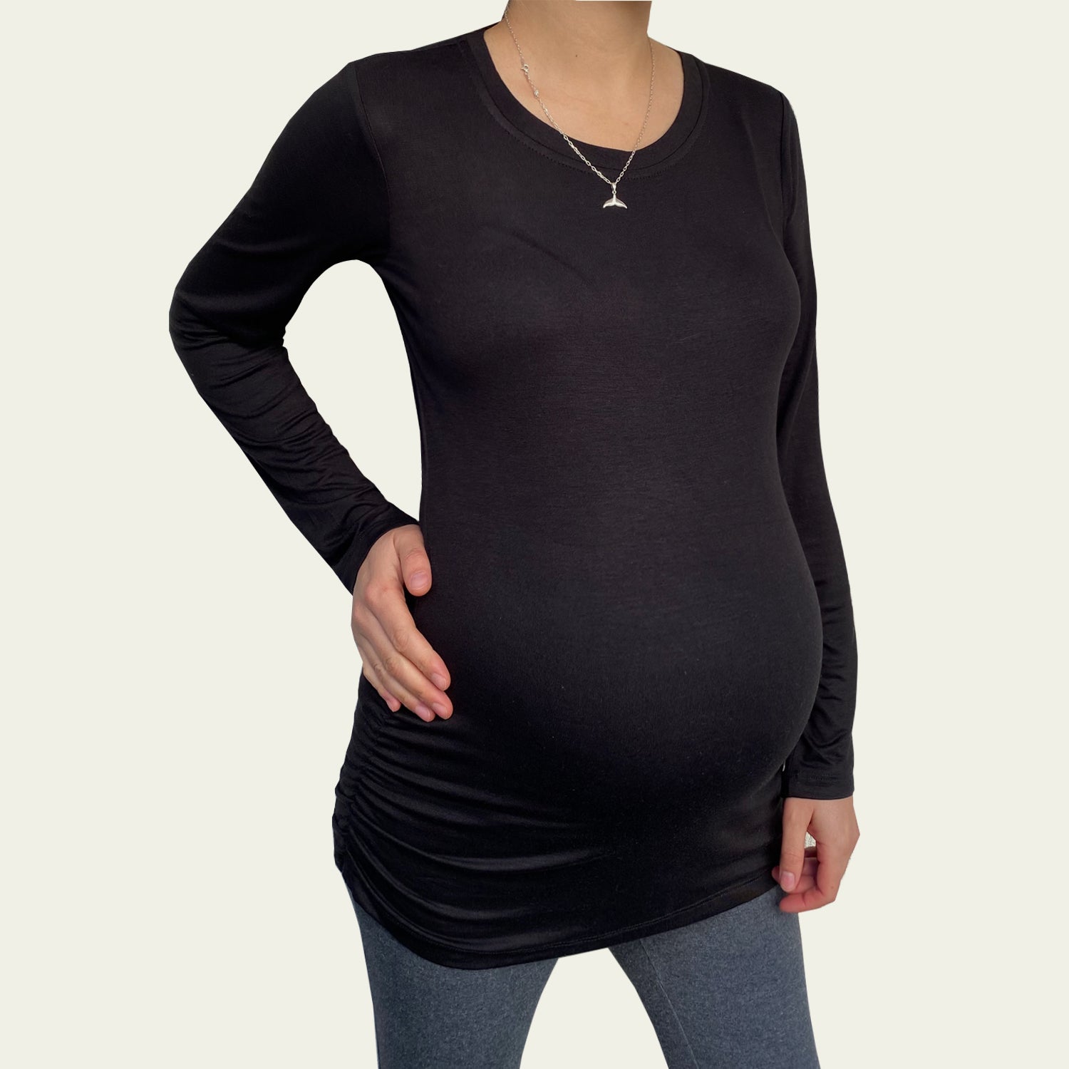 Polera maternal MOM manga larga negra - Trenda  Imagen principal del producto